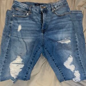 Aeropostale high rise curvy jegging (ripped)